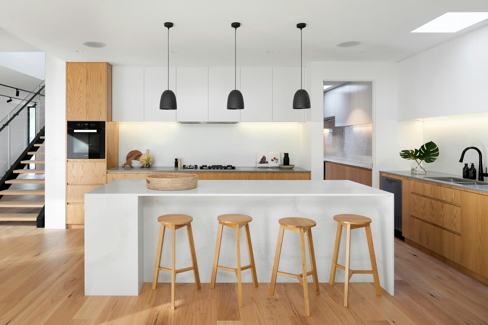 Kitchen & Dining